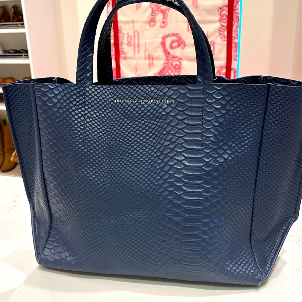 Ampersand as apostrophe large tote, python Navy